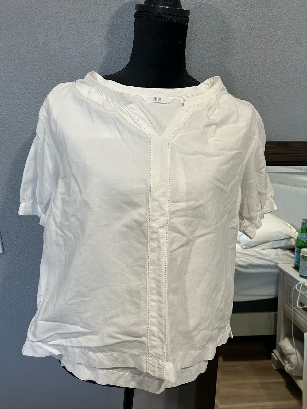 Uniqlo White Linen Blend Blouse XS NWOT - Picture 2 of 5